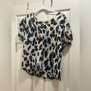 Lightweight short sleeve cheetah print top